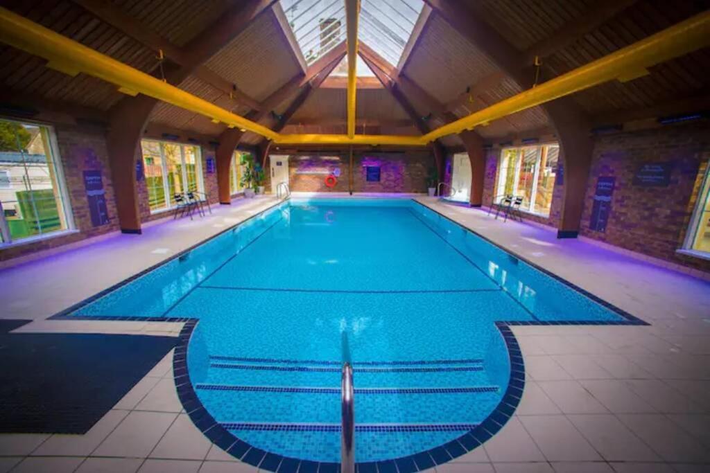 Factors House - A Comfy Cottage In Countryside Park With Wifi And Access To Bar And Pool Perth Exterior foto